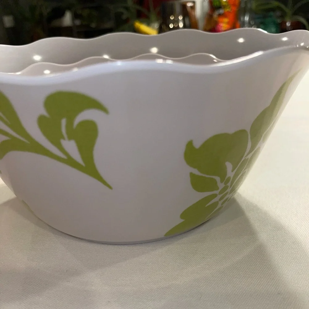 🌸Set 2 hard‎ plastic molded bowls, Home and Garden